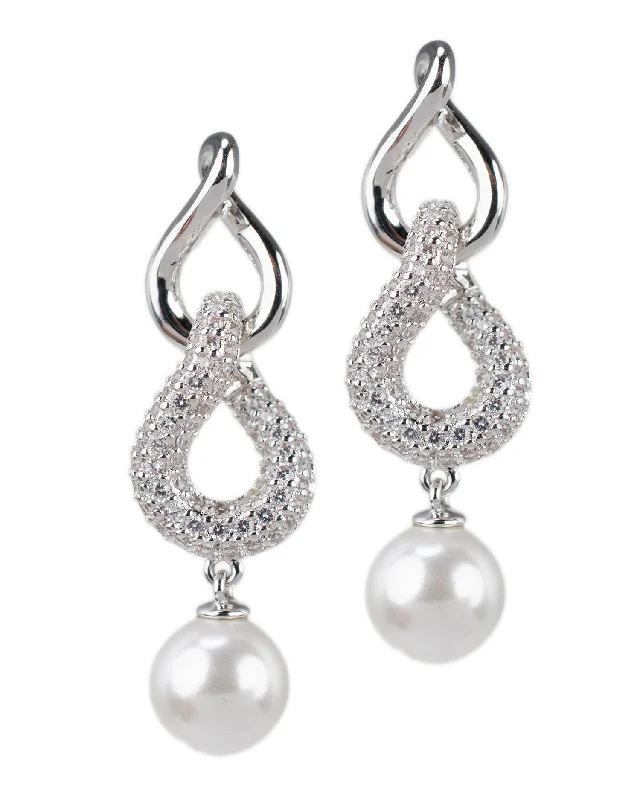 Women’s glamorous earrings-Chain and Pearl Earrings