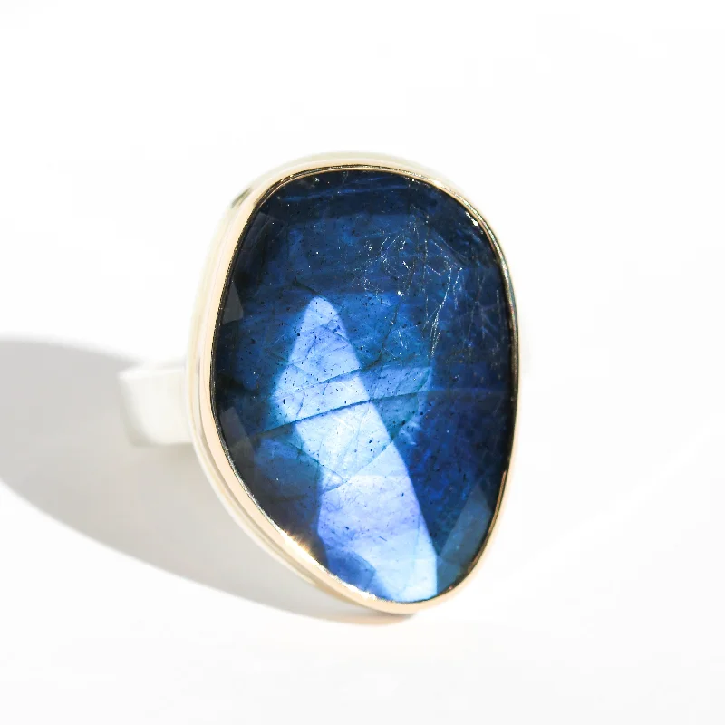 Women’s handcrafted rings-Labradorite Ring