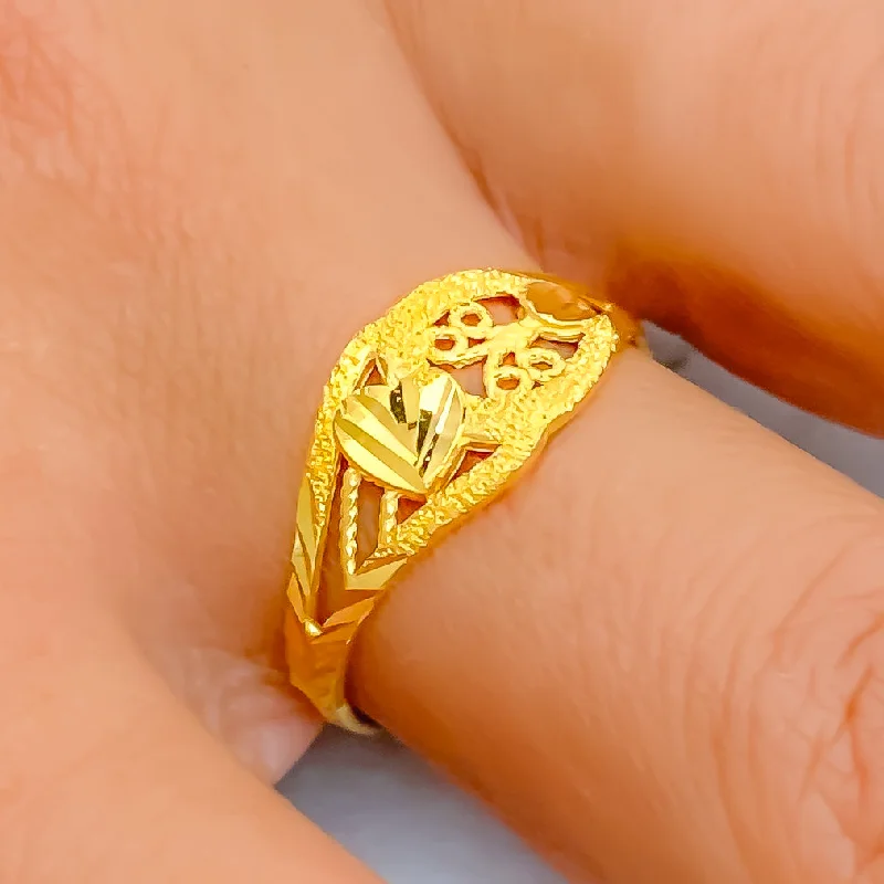 Women’s butterfly rings-Chic Heart 22k Gold Ring