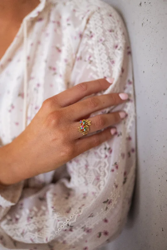 Women’s vintage-inspired rings-Golden Leaf Ring with Multi-Colored Pearls