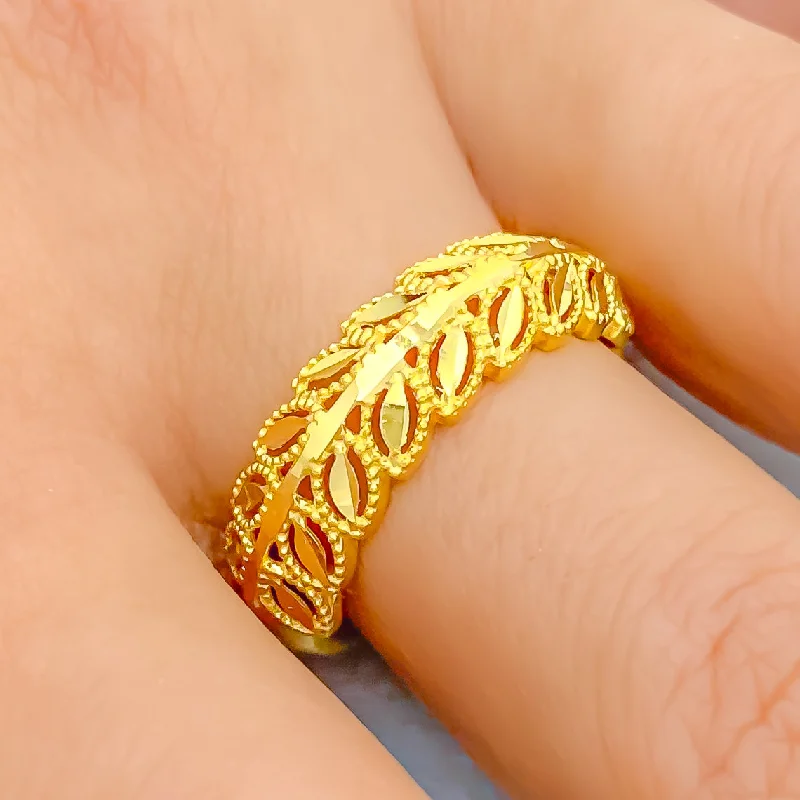 Women’s vintage wedding rings-Dainty Chic 22k Gold Ring