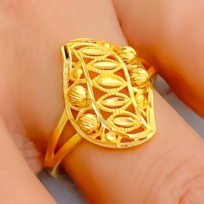 Women’s designer rings for women-Attractive Leaf Adorned 22k Gold Ring