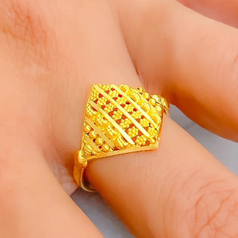 Women’s gold rings-Extravagant Stately Striped 22K Gold Ring